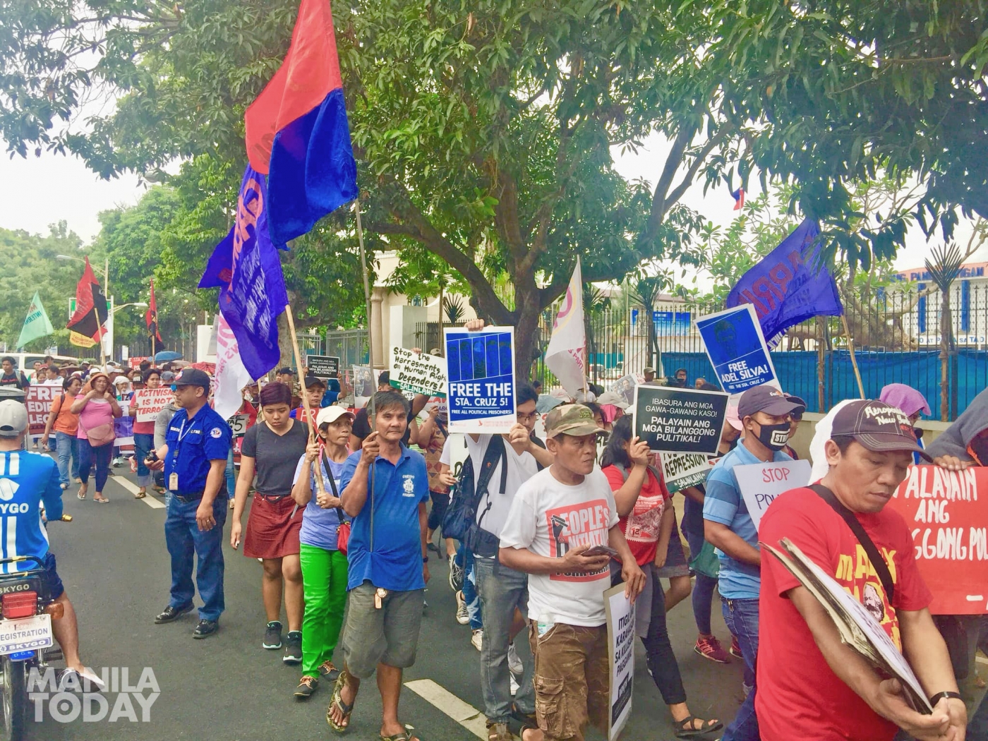 1030 sta cruz 08 copy Protesters demand release of five detained in Sta. Cruz. Photo by Kathy Yamzon.