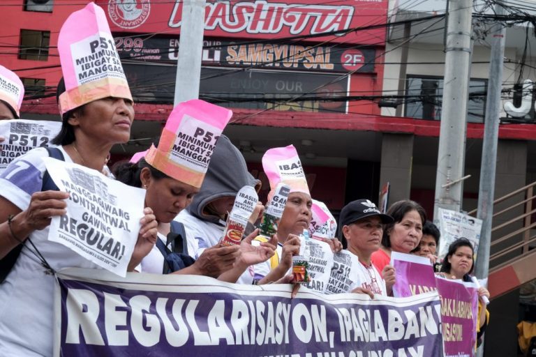 Makers of UniPak sardines hold rally at Malacañang gate Makers of UniPak sardines hold rally at Malacañang gate
