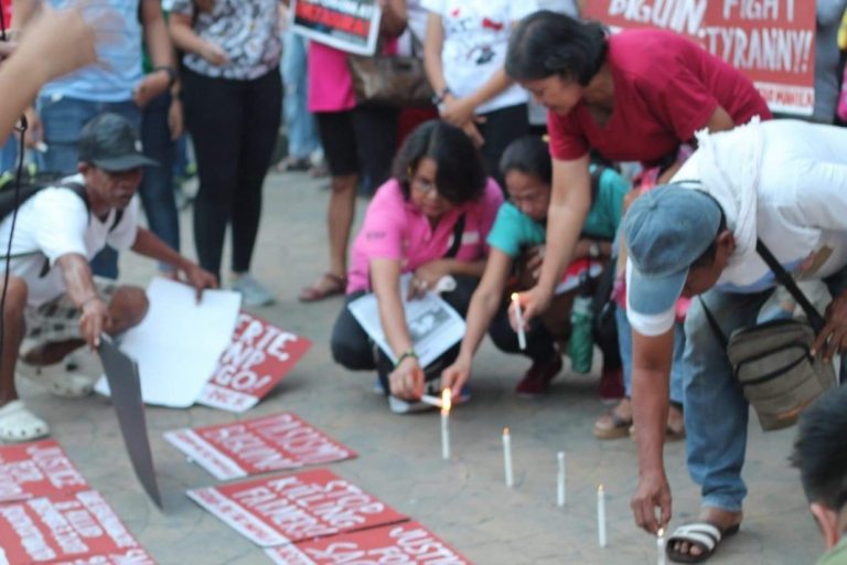 ‘Die-in’ protest condemns massacres under Duterte ‘Die-in’ protest condemns massacres under Duterte