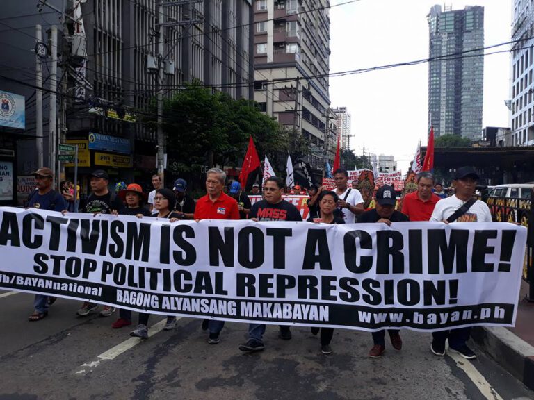 Philippines: Drop charges against activists seeking court protection