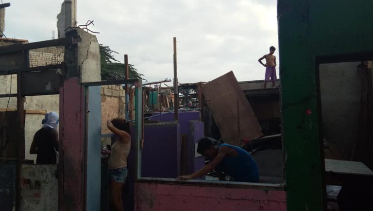 300 families in Pasay lose homes amid COVID-19 pandemic