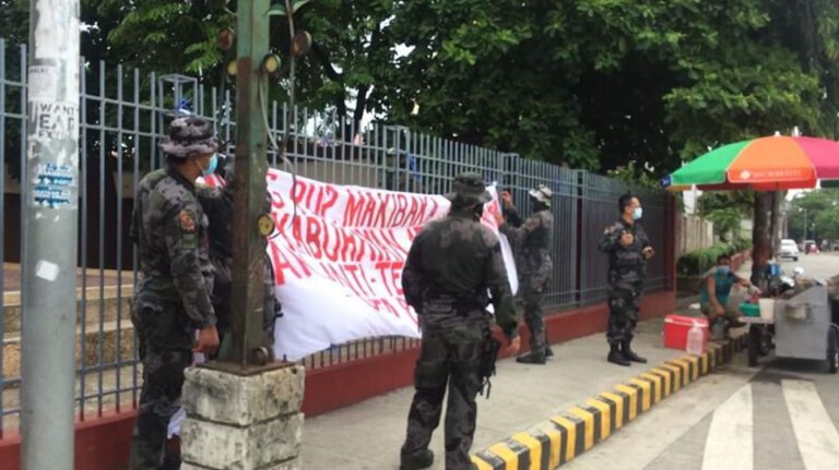 Cops take down PUP students’ #JunkTerrorBill banner