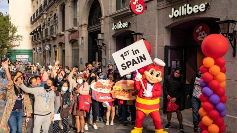 Customers Lined Up as Early as 10PM the Previous Day for the Opening of Jollibee’s First-Ever Store in Spain