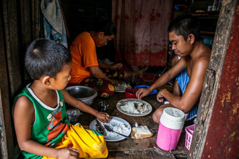 10.7 million Filipino families rate themselves as poor